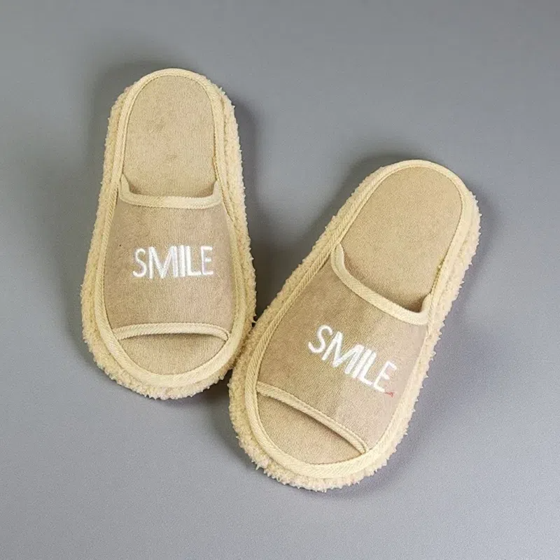 Women’s Detachable Bottom Mop Slippers – Cute & Functional Cleaning Footwear Beige
